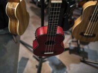 Dimavery UK-100 Sopran-Ukulele, flamed red