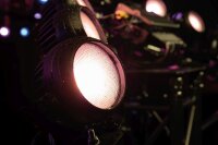 Showtec Stage Blinder FLEX Blaze Single Pod, LED-Blinder-Pod, 100 Watt, Tungsten-Dimmung, RGB-Blaze-Effekt, IP65
